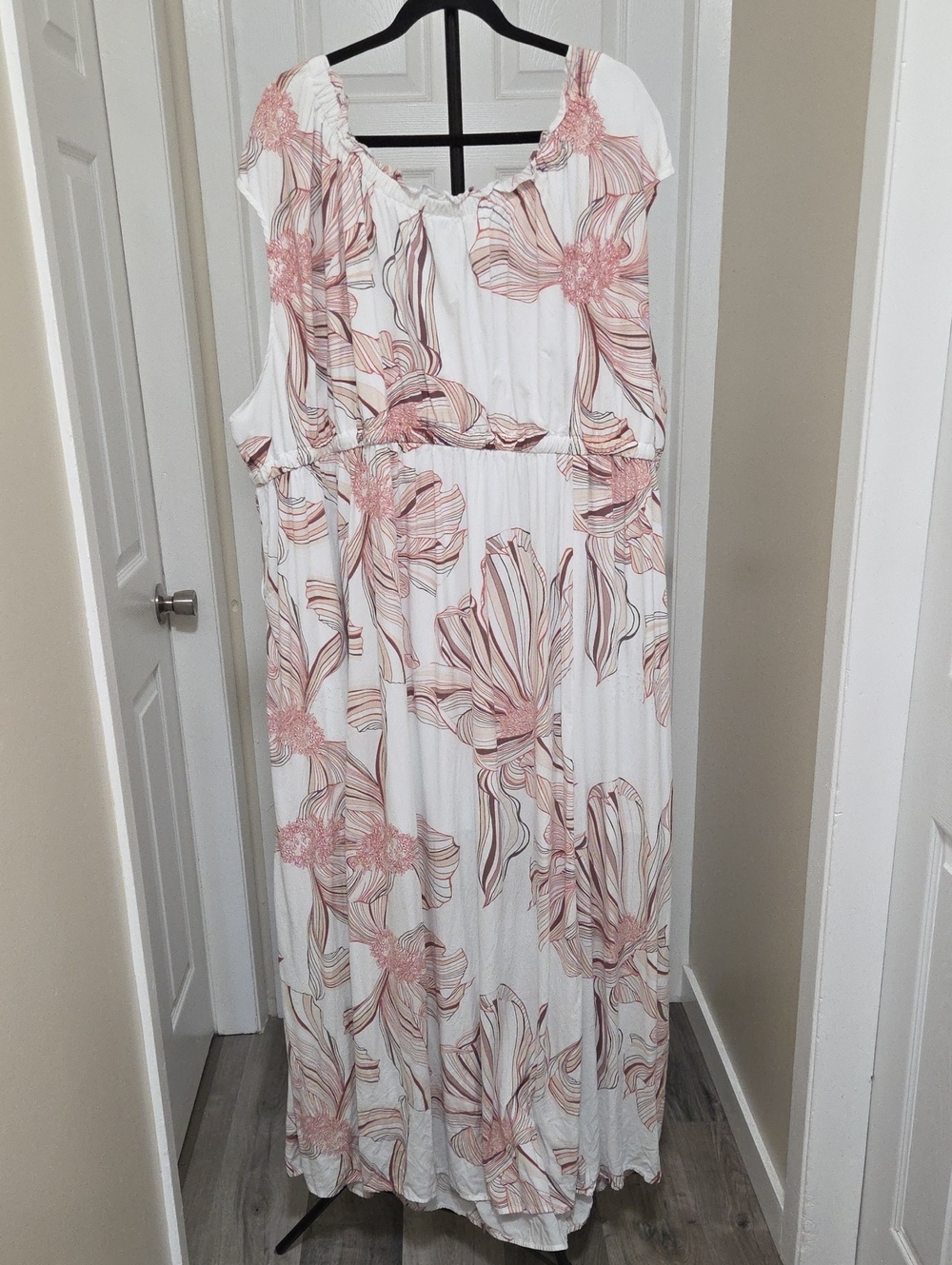 Torrid Plus Size White Blush Floral Maxi Dress | Rayon Boho Cottagecore Summer - Picture 8 of 9